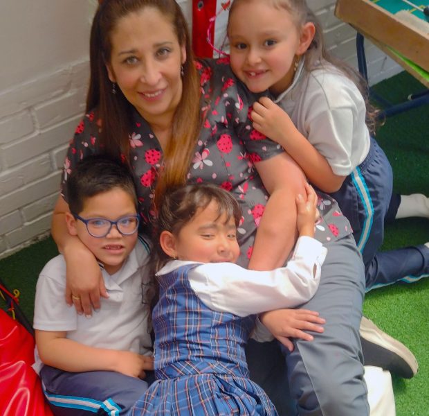 Trabaja con nosotros Trabaja con nosotros